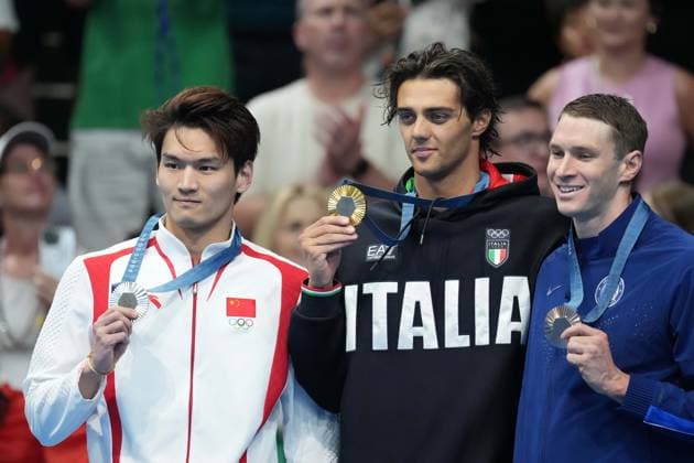 Italy s Thomas Ceccon winner of the men& x2019;s100 mt breaststroke final gold medal on the podium at the 2024 Summer Olympics, Monday, July 29, 2024, in Paris, France.  Copyright: xGianxMattiaxD Alberto LaPressex