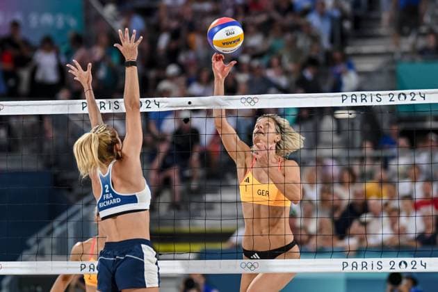 Alexia Richard (France) und Laura Ludwig (Germany) battle for the ball during the Women s Beach volleyball, Beachvolleyball Preliminary Round - Group F match between Lezana Placette, Alexia Richard France and Laura Ludwig, Louisa Lippmann Germany on Day 3 of the Olympic Games, Olympische Spiele, Olympia, OS Paris 2024 at Eiffel Tower Stadium on July 29, 2024 in Paris, France.