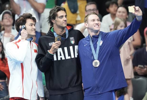 Gold medalist Thomas Ceccon of Italy (C), silver medalist Jiayu Xu of People s Republic of China (L) and bronze medalist Ryan Murphy of the U.S. stand on the podium after the Men s 100m Backstroke Finals at the Paris 2024 Olympics at the Arena Le Defense in Paris, France on Monday, July 29, 2024.  OLY202407291627 RICHARDxELLIS