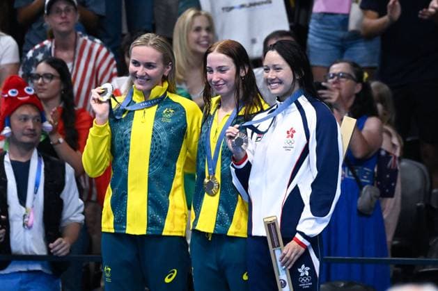 Mollie O Callaghan ( AUS ) , Ariarne Titmus ( AUS ) and Siobhan Haughey ( HKG ) celebrate with their medals during the 2024 Olympics Games Swimming 200 m freestyle at Paris La Defense Arena on July 29, 2024 in Paris, France. ( Photo by federico pestellini DPPI Panoramic ) - JO 2024 : Natation - Jeux Olympiques 2024 - Paris2024 - Paris - 29 07 2024 DPPI Panoramic 