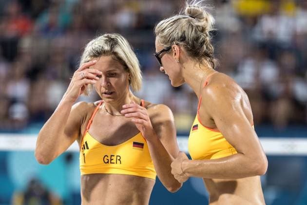 Olympische Spiele Beach volleyball, Beachvolleyball ; Paris 29.07.2024 Laura Ludwig of Germany, right, and Louisa Lippmann of Germany, right, in the beach volleyball preliminary phase game: France (Placette Richard) vs Germany (Ludwig Lippmann) at the Olympic Games, Olympische Spiele, Olympia, OS Paris 29.07.2024. Copyright: xBEAUTIFULxSPORTS OlafxRellischx