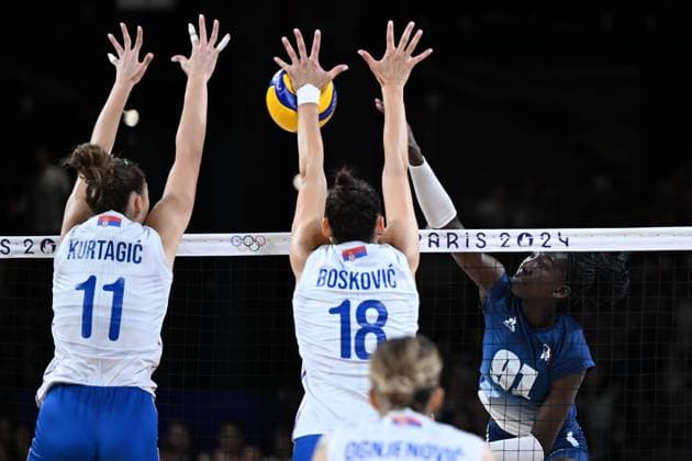 (240729) -- PARIS, July 29, 2024 -- Halimatou Bah (1st R) of France spikes the ball during the women s volleyball preliminary round pool A match between Serbia and France at Paris 2024 Olympic Games, Olympische Spiele, Olympia, OS in Paris, France, July 29, 2024. ) (PARIS2024) FRANCE-PARIS-OLY-VOLLEYBALL JuxHuanzong 