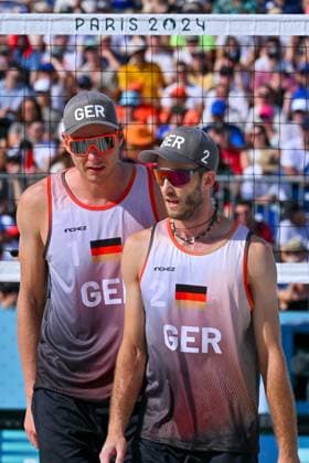 Olympische Spiele Beach volleyball, Beachvolleyball ; Paris 30.07.2024 Vorrunde, Herren, GER_FRA, Nils Ehlers (1, GER), Clemens Wickler (2, GER), Copyright: xBEAUTIFULxSPORTS TomxBlochx