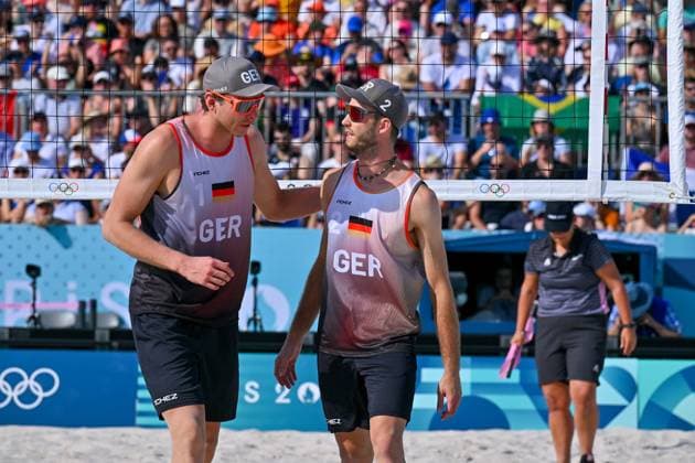 Olympische Spiele Beach volleyball, Beachvolleyball ; Paris 30.07.2024 Vorrunde, Herren, GER_FRA, Nils Ehlers (1, GER), Clemens Wickler (2, GER), Copyright: xBEAUTIFULxSPORTS TomxBlochx