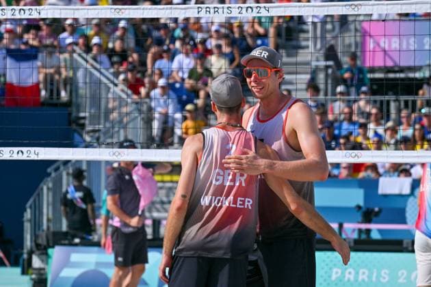 Olympische Spiele Beach volleyball, Beachvolleyball ; Paris 30.07.2024 Vorrunde, Herren, GER_FRA, Nils Ehlers (1, GER), Clemens Wickler (2, GER), Copyright: xBEAUTIFULxSPORTS TomxBlochx