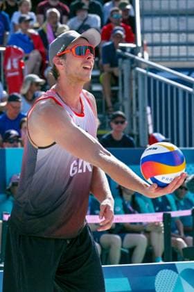 Olympische Spiele Beach volleyball, Beachvolleyball ; Paris 30.07.2024 Vorrunde, Herren, GER_FRA, Nils Ehlers (1, GER), Copyright: xBEAUTIFULxSPORTS TomxBlochx