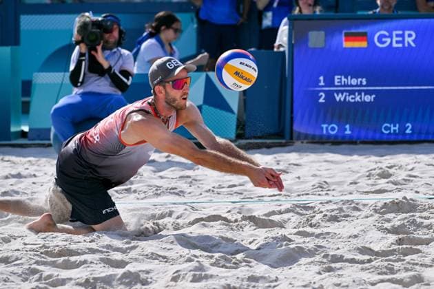 Olympische Spiele Beach volleyball, Beachvolleyball ; Paris 30.07.2024 Vorrunde, Herren, GER_FRA, Clemens Wickler (2, GER), Copyright: xBEAUTIFULxSPORTS TomxBlochx