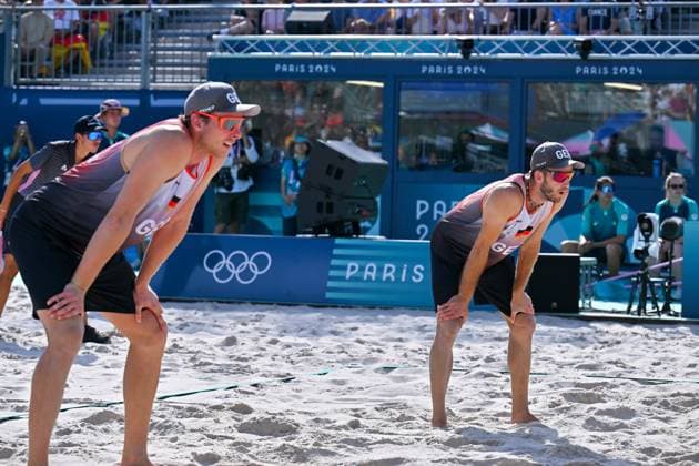Olympische Spiele Beach volleyball, Beachvolleyball ; Paris 30.07.2024 Vorrunde, Herren, GER_FRA, Nils Ehlers (1, GER), Clemens Wickler (2, GER), Copyright: xBEAUTIFULxSPORTS TomxBlochx
