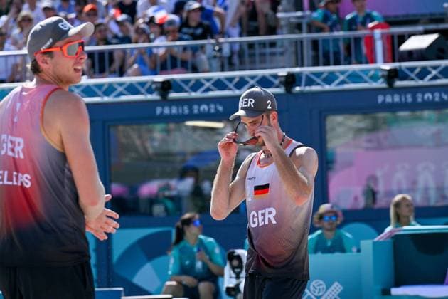 Olympische Spiele Beach volleyball, Beachvolleyball ; Paris 30.07.2024 Vorrunde, Herren, GER_FRA, Nils Ehlers (1, GER), Clemens Wickler (2, GER), Copyright: xBEAUTIFULxSPORTS TomxBlochx