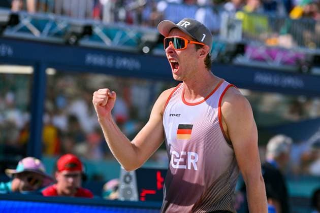 Olympische Spiele Beach volleyball, Beachvolleyball ; Paris 30.07.2024 Vorrunde, Herren, GER_FRA, Nils Ehlers (1, GER), Copyright: xBEAUTIFULxSPORTS TomxBlochx