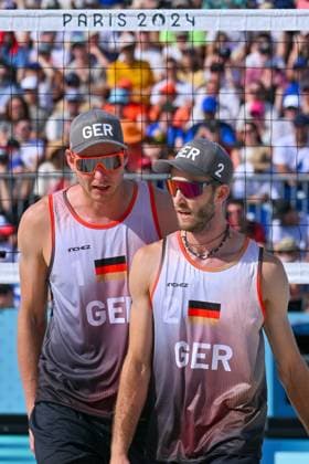 Olympische Spiele Beach volleyball, Beachvolleyball ; Paris 30.07.2024 Vorrunde, Herren, GER_FRA, Nils Ehlers (1, GER), Clemens Wickler (2, GER), Copyright: xBEAUTIFULxSPORTS TomxBlochx