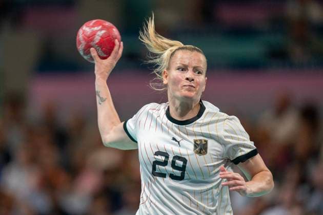 2024-07-30 Handball - Olympic Games, Olympische Spiele, Olympia, OS Paris 2024 - Germany PARIS, FRANCE - JULY 30: Antje Doell of Germany during the Handball - Olympic Games Paris 2024 match between Germany and Slovenia at South Paris Arena on July 30, 2024 in Paris, France. Paris South Paris Arena France Content not available for redistribution in The Netherlands directly or indirectly through any third parties. Copyright: xHenkxSeppenx