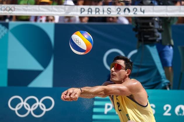 FRANCE, PARIS - JULY 30, 2024: Andre Loyola Stein of Brazil in action in a men s Pool D - Preliminary Phase Beach volleyball, Beachvolleyball match between Brazil and Cuba at the 2024 Summer Olympic Games, Olympische Spiele, Olympia, OS by the Eiffel Tower on the Champ de Mars. Alexander Shcherbak TASS  72537300