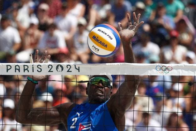 FRANCE, PARIS - JULY 30, 2024: Jorge Luis Alayo Moliner of Cuba competes in a men s Pool D - Preliminary Phase Beach volleyball, Beachvolleyball match between Brazil and Cuba at the 2024 Summer Olympic Games, Olympische Spiele, Olympia, OS by the Eiffel Tower on the Champ de Mars. Alexander Shcherbak TASS  72537935