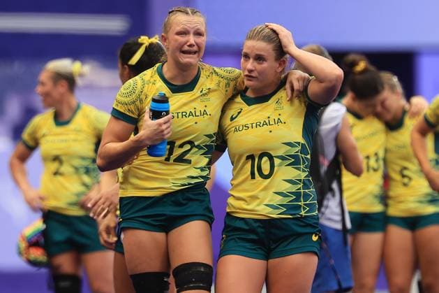 OLY24 RUGBY SEVENS, Levi Maddison and Isabella Nasser (right) dejected following the Rugby Sevens WomenÕs Semi Final match match between Australia and Canada at the 2024 Paris Olympic Games, Olympische Spiele, Olympia, OS in Paris, France, Tuesday, July 30, 2024. ( NO ARCHIVING, EDITORIAL USE ONLY, NO USE IN BOOKS WITHOUT CONSENT PARIS FRANCE  Copyright: xIAINxMCGREGORx 20240731141224609257
