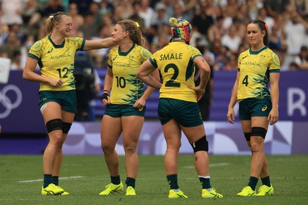 OLY24 RUGBY SEVENS, Levi Maddison and Isabella Nasser and teammates dejected following the Rugby Sevens WomenÕs Semi Final match match between Australia and Canada at the 2024 Paris Olympic Games, Olympische Spiele, Olympia, OS in Paris, France, Tuesday, July 30, 2024. ( NO ARCHIVING, EDITORIAL USE ONLY, NO USE IN BOOKS WITHOUT CONSENT PARIS FRANCE  Copyright: xIAINxMCGREGORx 20240731152950049262