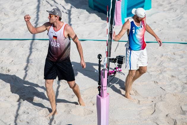 FRA, Olympische Spiele Paris 2024, Beachvolleyball Herren Vorrunde Gruppe C, 30.07.2024 Ehlers Wickler (FRA) vs Bassereau Lynell (FRA) Ehlers punktet gegen Basserau FRA, Olympische Spiele Paris 2024, Beachvolleyball Herren Vorrunde Gruppe C 30.07.2024 Paris Copyright: xEibner-Pressefoto RogerxBuerkex EP_RBE