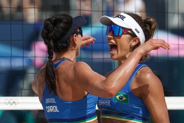 RUSSIA, PARIS - JULY 30, 2024: Brazil s Carolina Solberg Salgado (L) and Barbara Seixas de Freitas play a womenâ€™s Pool E Beach volleyball, Beachvolleyball match against Lithuania during the 2024 Summer Olympics at the Eiffel Tower Stadium on the Champ de Mars. Alexander Shcherbak TASS  72546151