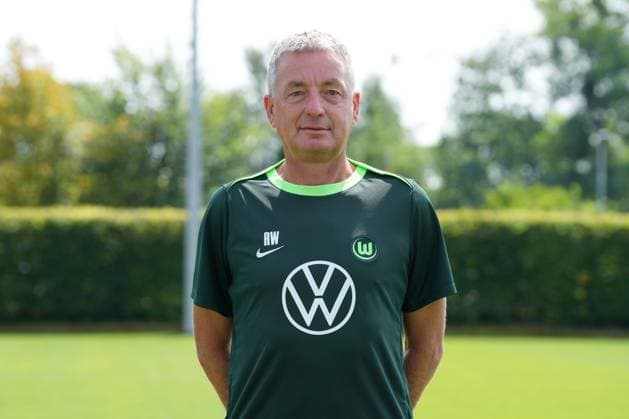 VfL Wolfsburg, Fototermin Wolfsburg, 25.07.2024, MediaDay, Fototermin, Portrait, Co-Trainer Rainer Widmayer (VfL Wolfsburg)