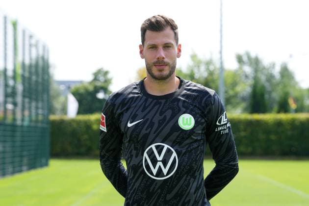 VfL Wolfsburg, Fototermin Wolfsburg, 25.07.2024, MediaDay, Fototermin, Portrait, Torwart Marius Müller (VfL Wolfsburg)