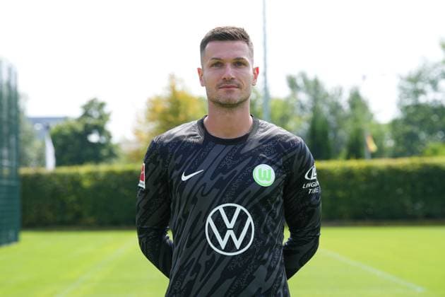 VfL Wolfsburg, Fototermin Wolfsburg, 25.07.2024, MediaDay, Fototermin, Portrait, Torwart Pavao Pervan (VfL Wolfsburg)
