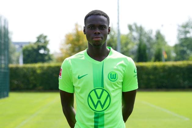 VfL Wolfsburg, Fototermin Wolfsburg, 25.07.2024, MediaDay, Fototermin, Portrait, Kofi Amoako (VfL Wolfsburg)