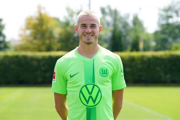 VfL Wolfsburg, Fototermin Wolfsburg, 25.07.2024, MediaDay, Fototermin, Portrait, Jakub Kaminski (VfL Wolfsburg)