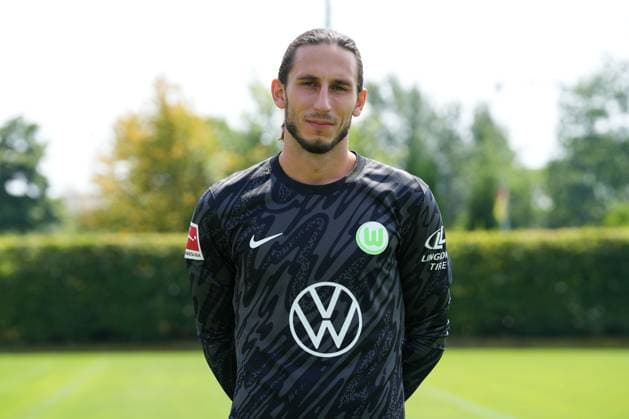 VfL Wolfsburg, Fototermin Wolfsburg, 25.07.2024, MediaDay, Fototermin, Portrait, Torwart Kamil Grabara (VfL Wolfsburg)