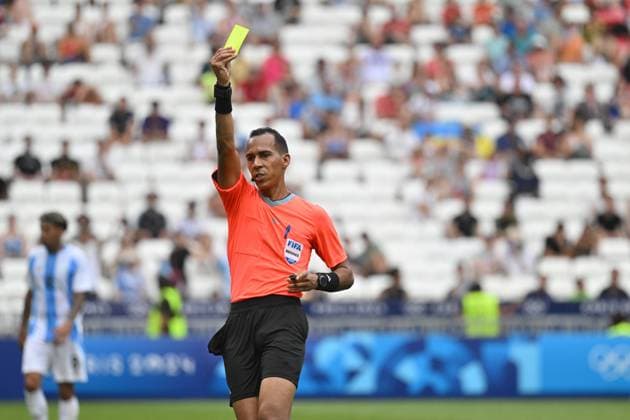 Dahane Beida (referee), Mens football, Ukraine vs Argentina, Men s preliminary round during the Olympic Games, Olympische Spiele, Olympia, OS Paris 2024 JO 2024 : FOOTBALL - Ukraine vs Argentine - Jeux Olympiques 2024 - Paris2024 - D?cines-Charpieu - 30 07 2024 DPPI Panoramic 