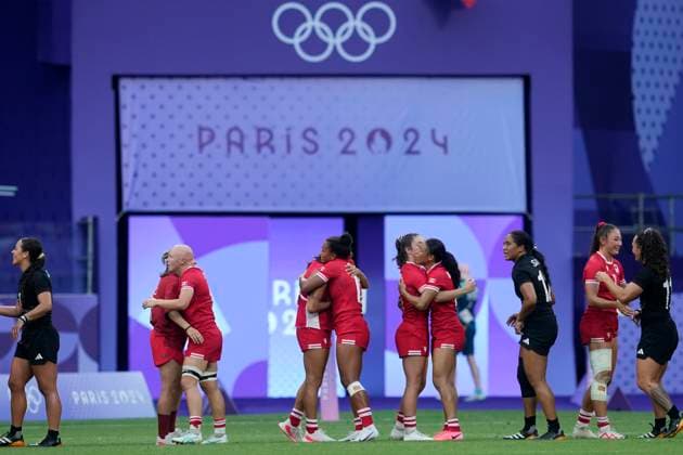 July 30, 2024, Paris, France: Canada and New Zealand players congratulate each other following the women s rugby sevens gold medal match at the Summer Olympics in Paris on Tuesday, July 30, 2024. Canada News - July 30, 2024  - ZUMAc35_ 20240730_zaf_c35_060 Copyright: xAdrianxWyldx