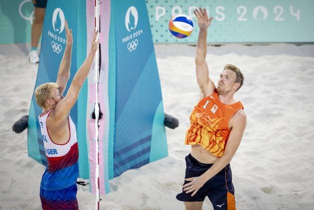PARIS - Dutch Beach volleyball, Beachvolleyball player Stefan Boermans during the match against Chase Budinger and Miles Evans (USA), at the Olympic Games, Olympische Spiele, Olympia, OS ANP IRIS VAN DEN BROEK xVIxANPxSportx xxANPxIVx 504662764 originalFilename: 504662764.jpg