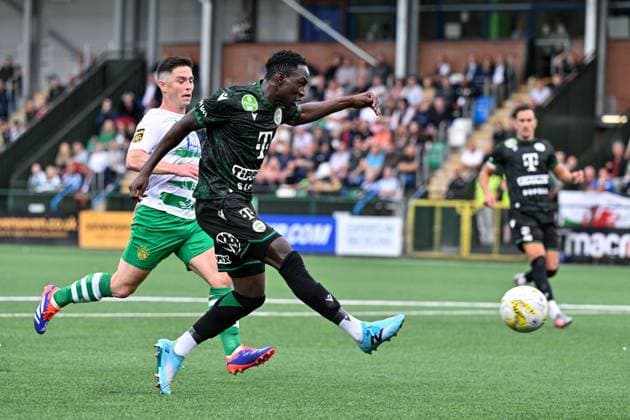 UEFA Champions League - Second Qualifying Round The New Saints v Ferencvaros Adama TraorÃ of Ferencvaros shoots on goal during the UEFA Champions League Second Qualifying Round match The New Saints vs Ferencvaros at Park Hall Stadium, Oswestry, United Kingdom, 30th July 2024 (Photo by Cody Froggatt News Images) Oswestry Park Hall Stadium Shropshire United Kingdom Copyright: xCodyxFroggatt NewsxImagesx