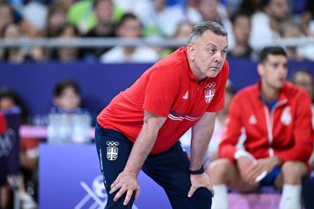 (240730) -- PARIS, July 30, 2024 -- Igor Kolakovic, head coach of team Serbia reacts during the men s preliminary round pool A match of volleyball between Slovenia and Serbia at the Paris 2024 Olympic Games, Olympische Spiele, Olympia, OS in Paris, France, July 30, 2024. ) (PARIS2024)FRANCE-PARIS-OLY-VOLLEYBALL JuxHuanzong 