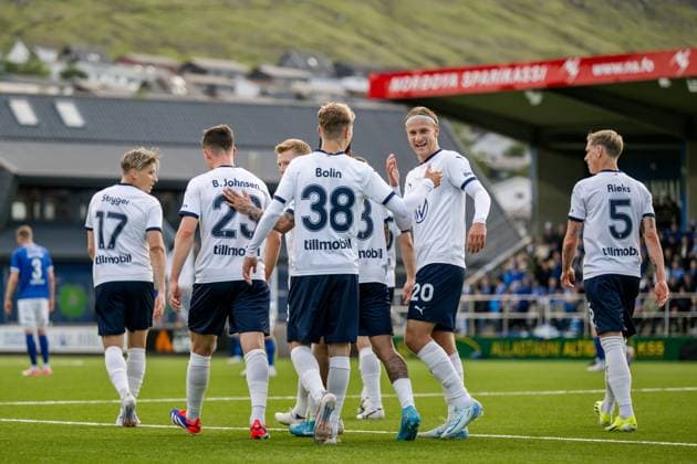 240730 Erik Botheim and Hugo Bolin of Malmö FF celebrate the 1-1 goal during the UEFA Champions League football match between Klaksvik and Malmö FF on July 30, 2024 in Klaksvik. Photo: Mathilda Ahlberg BILDBYRAN kod MA MA0693 fotboll football soccer fotball champions league klaksvik malmö ff bbeng qualifiers kval bbauto jubel Copyright: MATHILDAxAHLBERG BB240730MA020