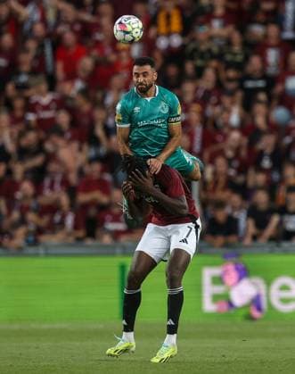 UEFA Champions League Second Qualifying Round Second Leg, epet ARENA, Prague, Czech Republic 30 7 2024 Sparta Prague vs Shamrock Rovers Rovers™ Roberto Lopes with Victor Olatunji of Sparta Prague Roberto Lopes with Victor Olatunji 30 7 2024  Copyright: x INPHO AleksandarxDjorovicx AS4A9855