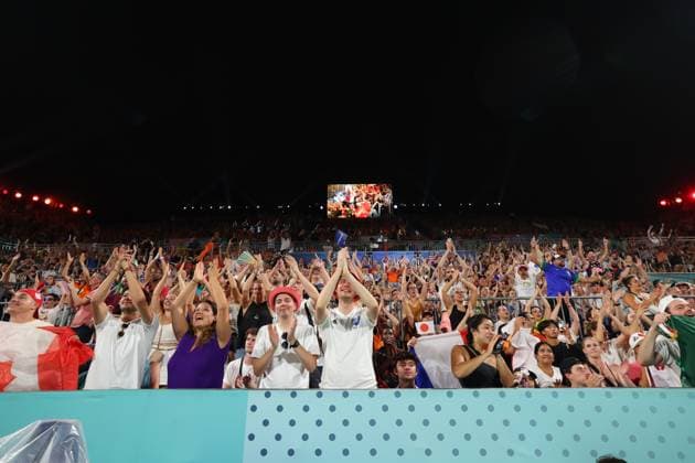 Fans, JULY 30, 2024 - Beach volleyball, Beachvolleyball : Women s Preliminary match during the Paris 2024 Olympic Games, Olympische Spiele, Olympia, OS at Eiffel Tower Stadium in Paris, France. Noxthirdxpartyxsales  (261367747)