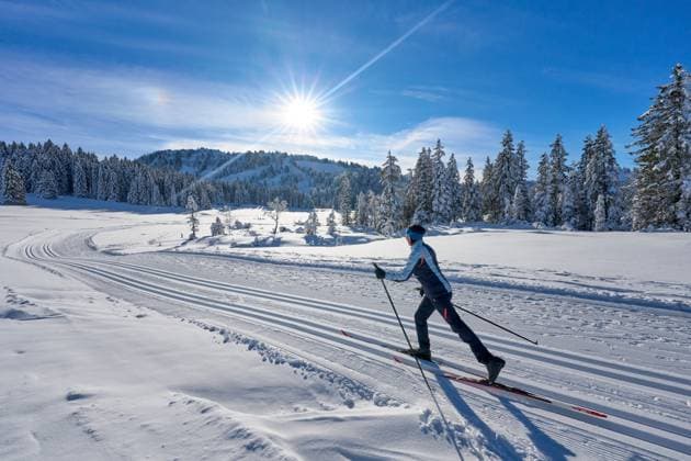 Frau beim Skilanglauf beautiful active senior woman cross-country skiing in fresh fallen powder snow in the Allgau alps near Immenstadt, Bavaria, Germany (License=RF) 21803110 ,model released, Symbolfoto Copyright: xZoonar.com UwexMoserx 21803110 ,model released, Symbolfoto ,property released