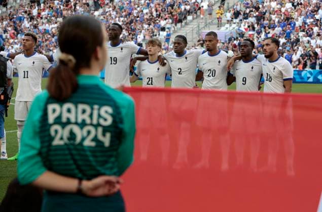Paris 2024 - Football - France Defeat New Zealand French team celebrating their victory in the Group A Match between France and New Zealand during the Olympic Games, Olympische Spiele, Olympia, OS Paris 2024, at Stadium-Marseille, on July 30, 2024 in Marseille, France. Photo by Patrick Aventurier ABACAPRESS.COM Marseille France  Copyright: xAventurierxPatrick ABACAx