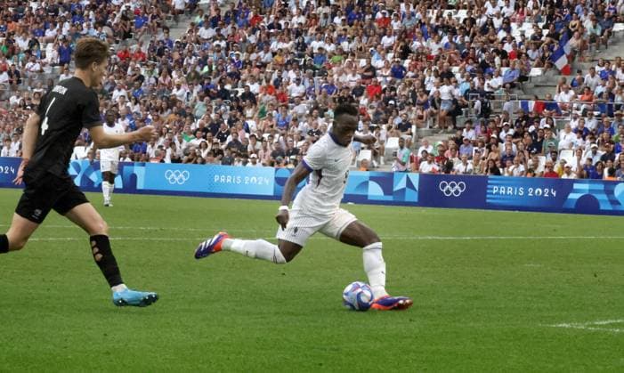 Paris 2024 - Football - France Defeat New Zealand French team celebrating their victory in the Group A Match between France and New Zealand during the Olympic Games, Olympische Spiele, Olympia, OS Paris 2024, at Stadium-Marseille, on July 30, 2024 in Marseille, France. Photo by Patrick Aventurier ABACAPRESS.COM Marseille France  Copyright: xAventurierxPatrick ABACAx