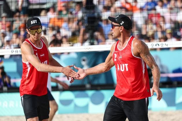 OLYMPICS - Olympic Summer Games 2024 PARIS,FRANCE,31.JUL.24 - OLYMPICS, Beach volleyball, Beachvolleyball - Olympic Summer Games Paris 2024, preliminary phase, men. Image shows the rejoicing of Julian Hoerl and Alexander Horst (AUT).  GEPAxpictures xArminxRauthner