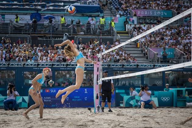 Olympische Spiele Beach volleyball, Beachvolleyball ; Paris 31.07.2024 Nina Brunner of Switzerland in action in the beach volleyball preliminary phase game: Switzerland (Hueberli Buner) vs Germany (Ludwig Lippmann) at the Olympic Games, Olympische Spiele, Olympia, OS Paris 31.07.2024. Copyright: xBEAUTIFULxSPORTS OlafxRellischx