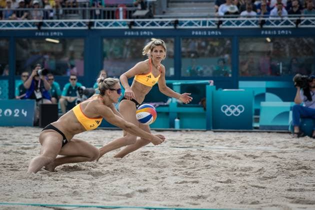 Olympische Spiele Beach volleyball, Beachvolleyball ; Paris 31.07.2024 Louisa Lippmann of Germany in action in the beach volleyball preliminary phase game: Switzerland (Hueberli Buner) vs Germany (Ludwig Lippmann) at the Olympic Games, Olympische Spiele, Olympia, OS Paris 31.07.2024. Copyright: xBEAUTIFULxSPORTS OlafxRellischx