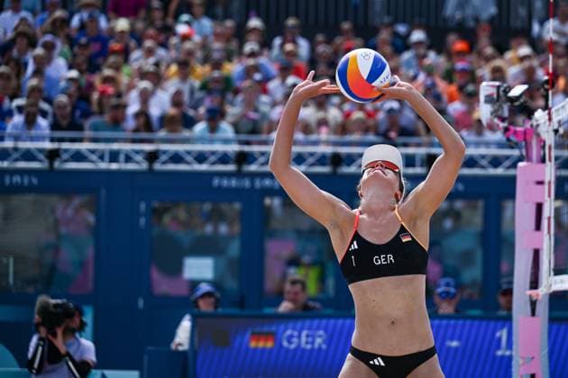 Olympische Spiele Beach volleyball, Beachvolleyball ; Paris 31.07.2024 Vorrunde, Frauen, GER-CZE, Svenja Mueller (1, GER), Copyright: xBEAUTIFULxSPORTS TomxBlochx