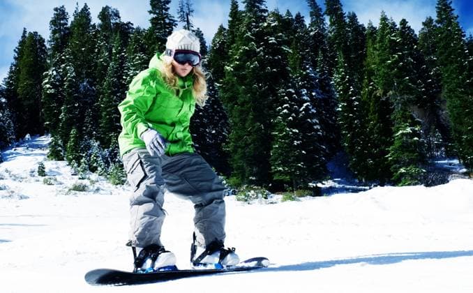 ride view of a young girl snowboarding in winter environment (License=RF) 9479738 ,model released, Symbolfoto Copyright: xZoonar.com ERSLERx 9479738 ,model released, Symbolfoto ,property released