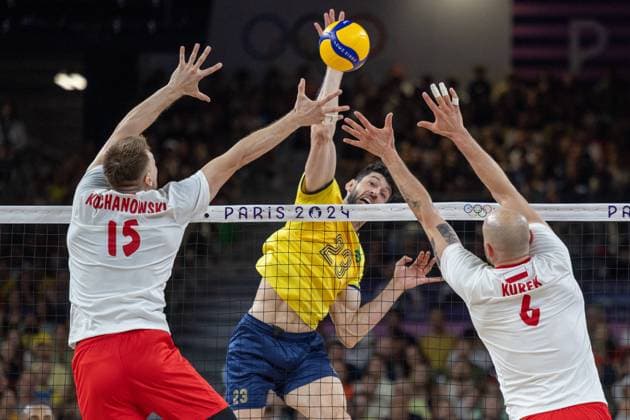 Volleyball - Olympic Games, Olympische Spiele, Olympia, OS Paris 2024: Day 5 Jakub Kochanowski, Flavio Resende Gualberto, Bartosz Kurek are playing during Volleyball Men s Preliminary Round - Group C - match between Poland and Brazil on day five of the Olympic Games Paris 2024 at Paris Arena in Paris, France on July 31, 2024. Paris France  Copyright: xAndrzejxIwanczukx originalFilename:iwanczuk-volleyba240731_nphMi.jpg