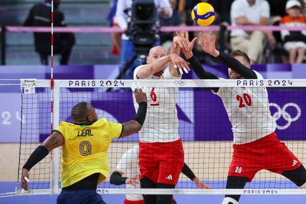 Volleyball - Olympic Games, Olympische Spiele, Olympia, OS Paris 2024: Day 5 Fernando Gil Kreling, Kamil Semeniuk, Flavio Resende Gualberto are playing during Volleyball Men s Preliminary Round - Group C - match between Poland and Brazil on day five of the Olympic Games Paris 2024 at Paris Arena in Paris, France on July 31, 2024. Paris France  Copyright: xAndrzejxIwanczukx originalFilename:iwanczuk-volleyba240731_npJNZ.jpg