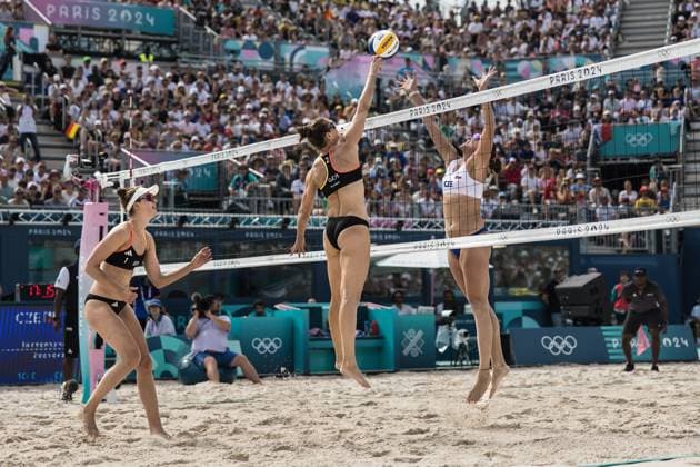 Olympische Spiele Beach volleyball, Beachvolleyball ; Paris 31.07.2024 C Tillmann in action during the beach volleyball preliminary phase game: Germany (Mueller Tillmann) vs Czech Republic (Hermanova Stochlova) at the Olympic Games, Olympische Spiele, Olympia, OS Paris 31.07.2024. Copyright: xBEAUTIFULxSPORTS OlafxRellischx