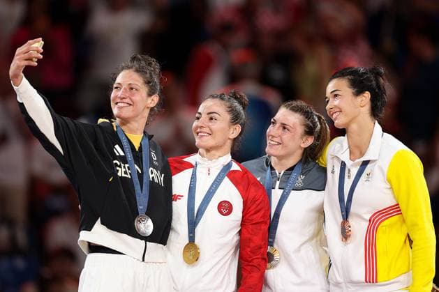 Bilder des Jahres 2024, Sport 08 August Sport Themen der Woche KW31 Sport Bilder des Tages Olympic Games, Olympische Spiele, Olympia, OS Paris 2024: Day 5 - Judo Gold medalist Barbara Matic of Croatia (2L), Silver medalist Miriam Butkereit of Germany (L) and Bronze medalists Michaela Polleres of Austria (2R) and Gabriella Willelms of Belgium (R) pose on the podium during the Judo Women -70 kg medal ceremony on day five of the Olympic Games Paris 2024 at Champs-de-Mars Arena on July 31, 2024 in Paris, France.  IgorxKralj PIXSELL