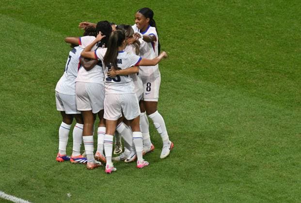 Paris 2024, Fußball, Neuseeland - Frankreich Joy of Marie-Antoinette Katoto and other palyers (France), Women football, New Zeland vs French, Women preliminary round during the Olympic Games, Olympische Spiele, Olympia, OS Paris 2024 JO 2024 : FOOTBALL - Nlle Zelande vs France - Jeux Olympiques 2024 - Paris2024 - D?cines-Charpieu - 31 07 2024 DPPI Panoramic 