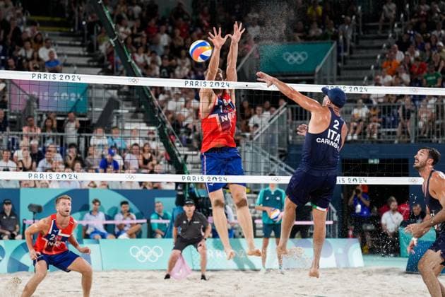 Paris 2024 Summer Olympics Paris, France 20240731 Anders Mol and Christian Sorum from Norway against Alex Ranghieri and Adrian Carambula from Italy in the second match of the group stage in sand volleyball at the Eiffel Tower Stadium during the Paris 2024 Olympics Photo Fredrik Varfjell NTB Paris France EDITORIAL USE ONLY RESTRICTED USE FOR BETTING COMPANIES  Copyright: xFredrikxVarfjellx xNTBx